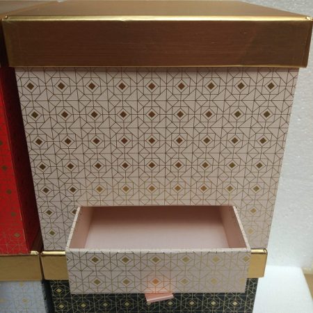 Papír doboz halvány barack kocka, fiókos hálómintás 20x20x19.5cm