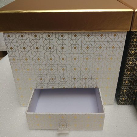 Papír doboz fehér kocka, fiókos hálómintás 20x20x19.5cm