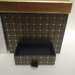   Papír doboz fekete kocka, fiókos hálómintás 20x20x19.5cm
